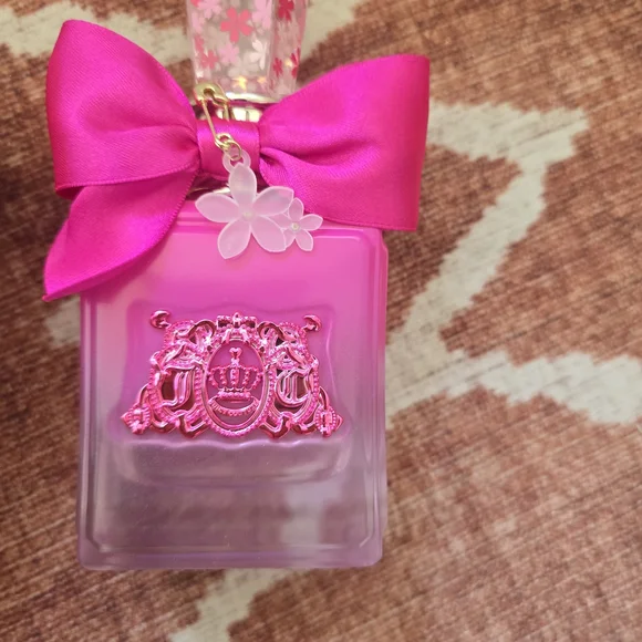 Juicy Couture Viva La Juicy Petals Please Perfume - Picture 2 of 2